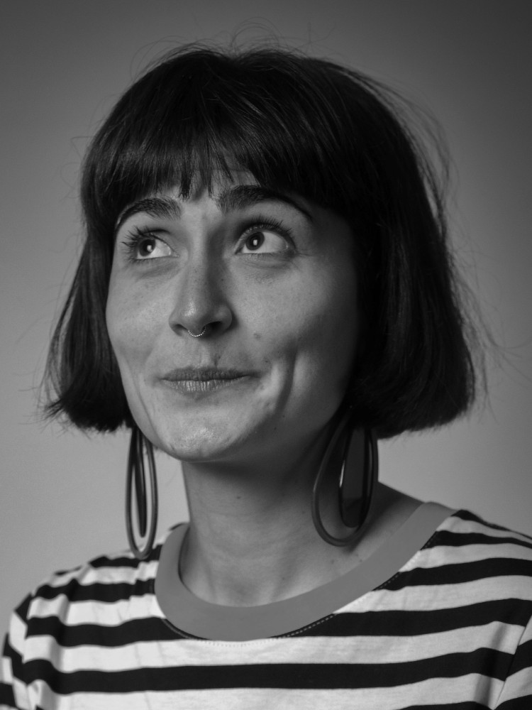 Leonet, Jennifer